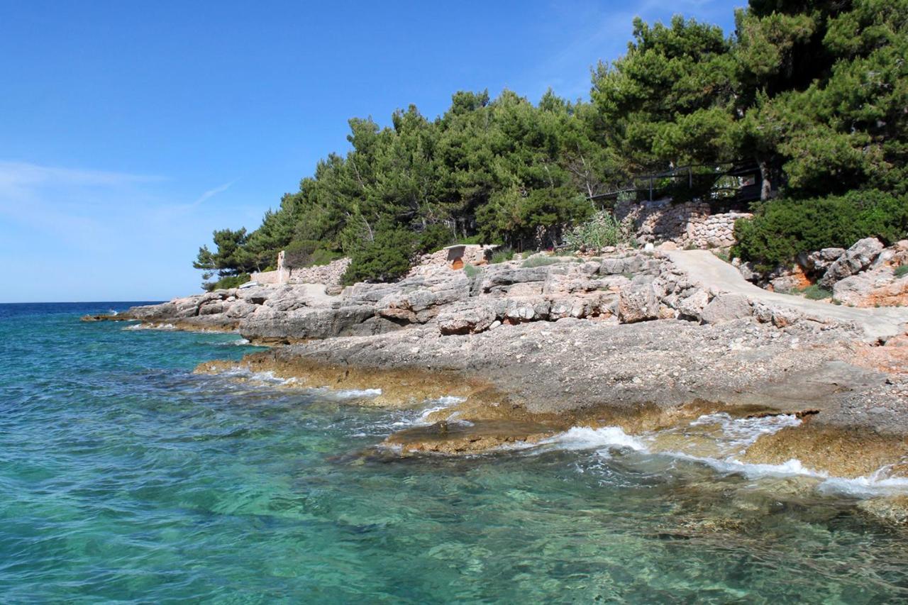 Zavala 8774b * Jelsa (Hvar)
