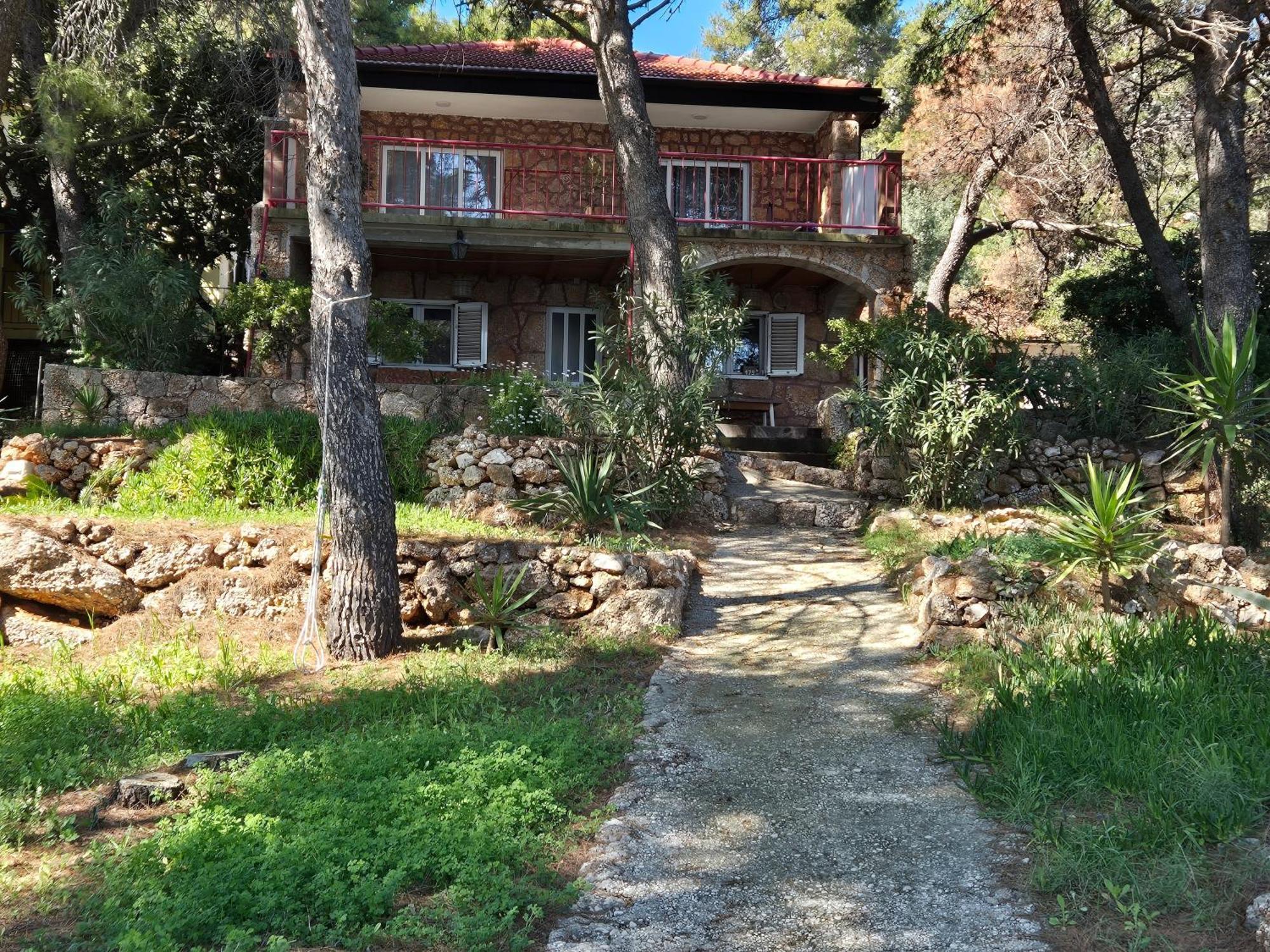 Zavala 8774b * Jelsa (Hvar)